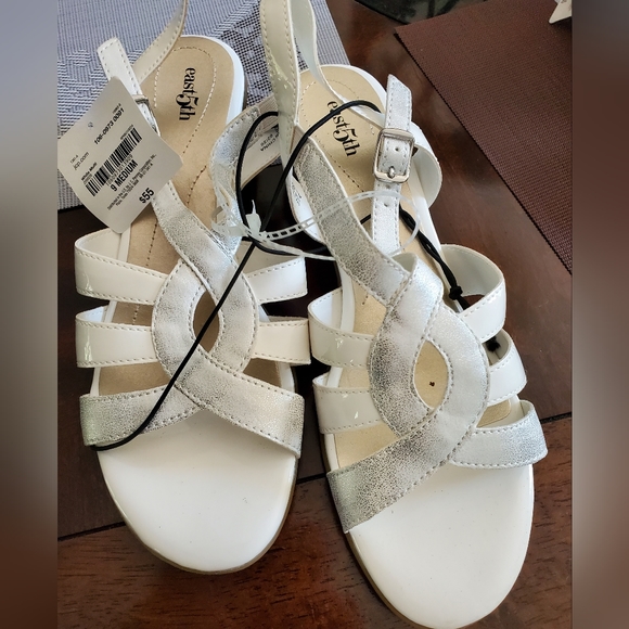 Woman's sz 9 sandals - Picture 1 of 3